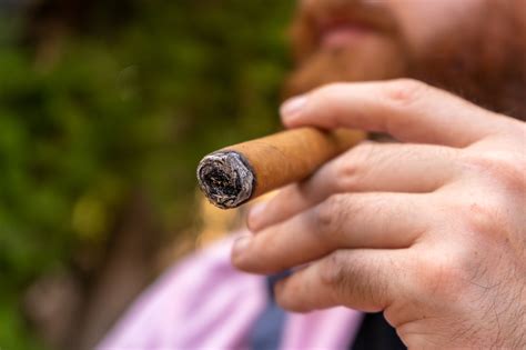 雪茄新手入门详细攻略_教你如何抽第一支雪茄-索光国际—一个中美文化的交流圈子雪茄圈