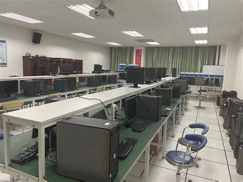 计算机组装与维护实战室_南京新华电脑专修学院