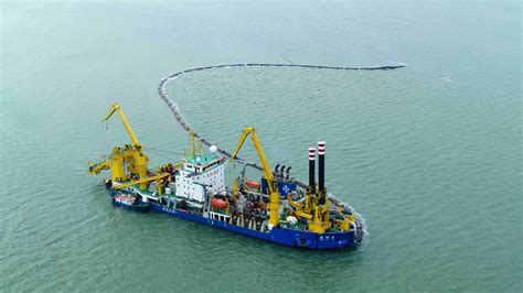连云港港10万吨级航道工程开工——国之重器“天鲲号”首次在国内施工