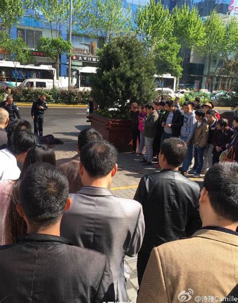 突发:西安小寨再发伤人事件 1女子被120拉走_手机新浪网