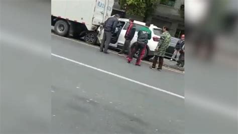 黄山警方通报“交通事故车辆中发现女尸”：他杀，嫌犯已抓获_凤凰网视频_凤凰网