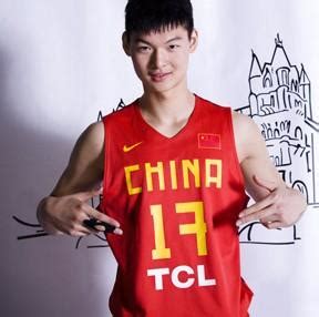 王哲林统治全运会内线，国家队队友都去NBA了他呢？