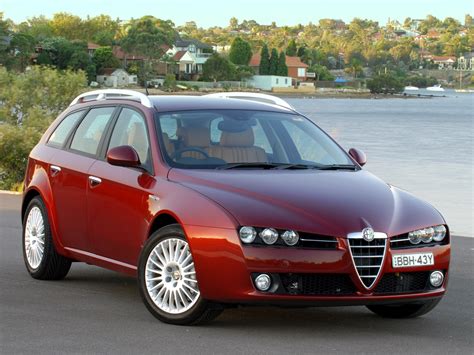 Alfa Romeo unveils the new 159 specs and prices