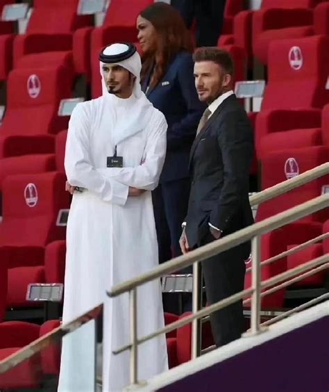 卡塔尔王子比贝克汉姆还帅！穿长袍亮相世界杯，和小贝同框更吸睛