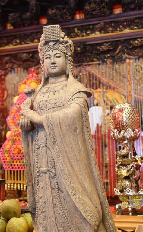 北京白云观财神殿供奉几位财神，玉皇殿供奉的玉皇大帝