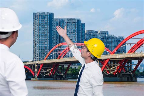桥梁工程师工程建筑安全施工监理人像摄影图配图高清摄影大图-千库网