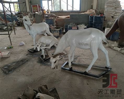 玻璃钢人物雕塑【厂家 价格 定制】-乌鲁木齐天工雕塑铜艺有限公司