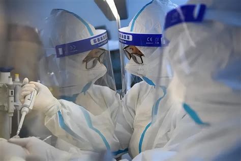 法国发现“极为罕见”变异新冠病毒，近50人感染，当地开展紧急接种 | 每日经济网