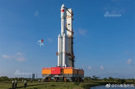 天舟一号货运飞船船箭组合体垂直转运至发射区_中国载人航天官方网站
