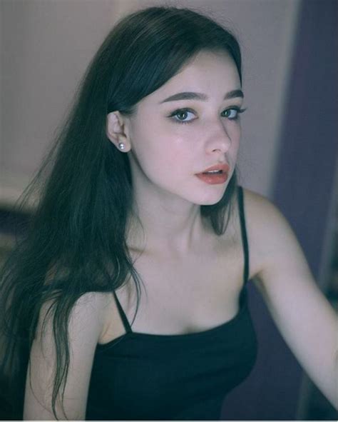 19岁的俄罗斯正妹 Dasha Taran甜死人不偿命的气质活脱脱就像童话故|死人|童话故事|气质_新浪新闻