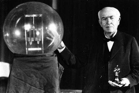 第一盏电灯是谁发明的【电灯泡真实发明者揭秘】 | WE生活