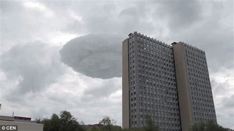 俄罗斯上空惊现“飞碟云” 外形与运动轨迹酷似UFO - UFO中文网