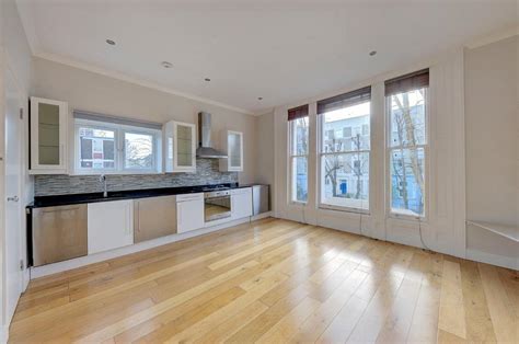 Oxford Gardens, London 1 bed end of terrace house to rent - £2,275 pcm (£525 pw)