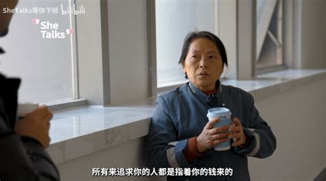 57岁北漂阿姨自学油画六年：白天做保洁，晚上绘画_凤凰网视频_凤凰网