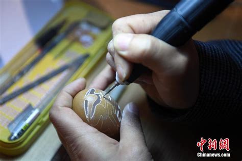精巧绝伦 杭州蛋雕手艺人毫厘之上刻绘艺术