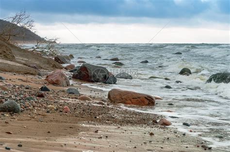海边暴风天气岩石海滩和边暴风天气岩石海滩颜色有风暴雨高清图片下载-正版图片307701263-摄图网