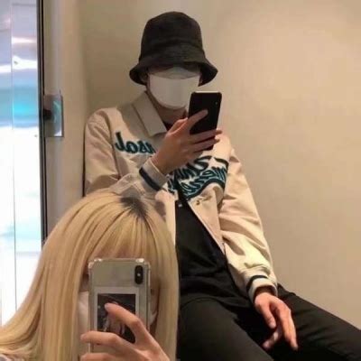 女生温柔情侣头像