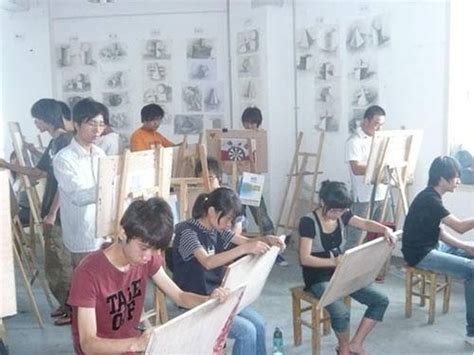 动漫设计专业在翻翻动漫创作基地召开工作任务分析会-杭州动漫游戏学院
