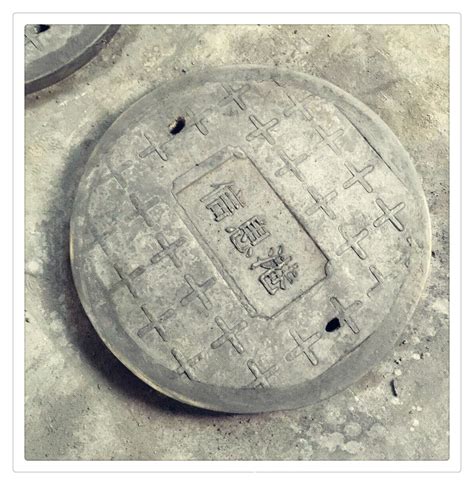 厂家直销圆形球墨铸铁井盖板 市政道路雨水井盖 五防防沉降窨井盖-阿里巴巴