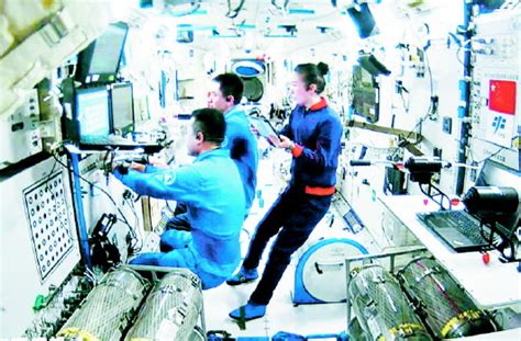 鲁中晨报--2022/02/11-- 时局--空间站航天员 年内在轨“换班”