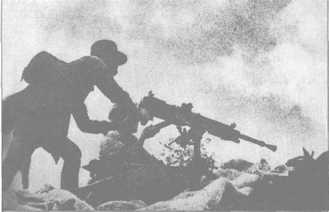 如皋战斗中，新四军机枪射击手在房屋上阻击增援的伪军-中国抗日战争-图片