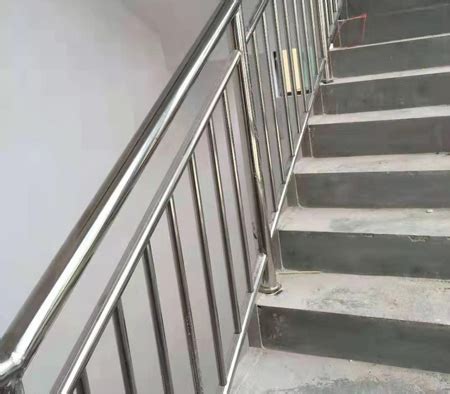 不锈钢应用于楼梯扶手__陕西顺義钢铁有限公司