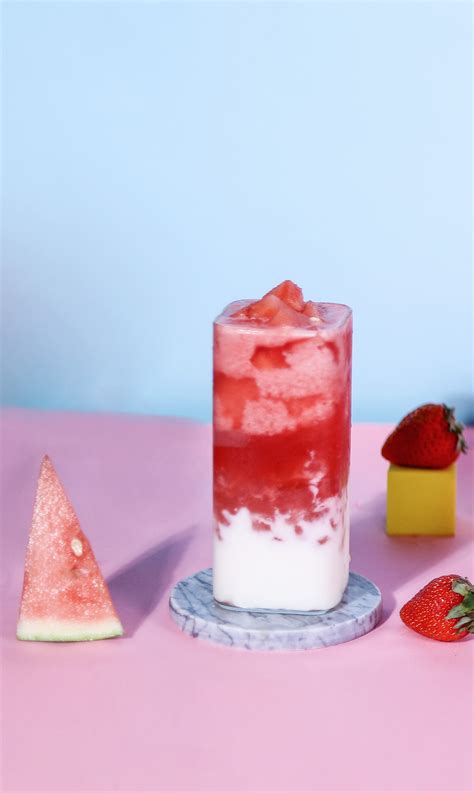 星巴克“全美第一网红” Pink Drink，竟然出瓶装版了！-FoodTalks