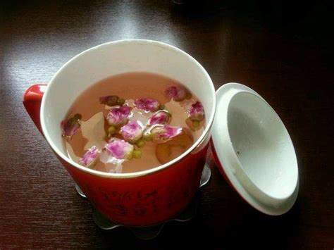 【玫瑰花泡水】玫瑰花泡水的正确方法_玫瑰花泡水的功效与作用_绿茶说