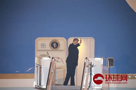 美国总统特朗普抵达英国 开启访英之旅