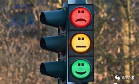 开车时遇到红绿灯，如何判断可以在黄灯之前过去？ - 知乎
