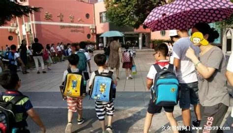 教育部发文“中小学生原则上不得将个人手机带入校园”，扬州学校这样规定……_我苏网