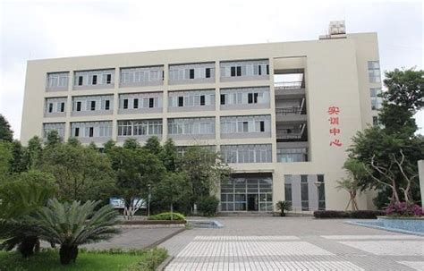 辉县市第一职业高级中学2022年简介、地址在哪，学费多少-学校有专业 单招分数线-9951招生信息网