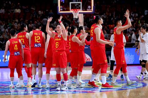 中国女篮时隔28年再夺世界杯亚军 追平历史最佳成绩_凤凰网体育_凤凰网