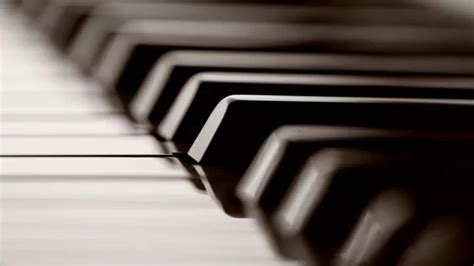 舒缓优美的钢琴曲纯音乐，如清泉般治愈心灵