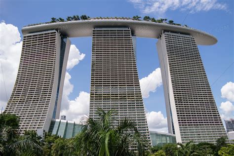 新加坡滨海湾金沙酒店，号称当今世上最昂贵酒店
