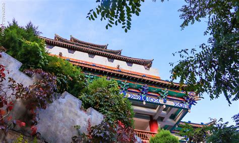甘肃宕昌县古香古色的建筑，矗立在山顶的高庙山公园