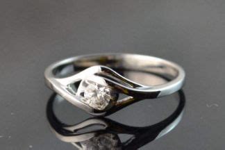 两个结婚戒指怎么戴,结婚戒指怎么戴
