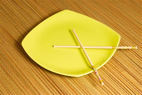 盘子筷子绘本故事