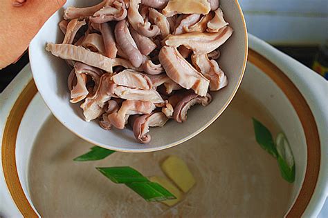 猪肚子松茸怎么煲汤最有营养 松茸菌100克