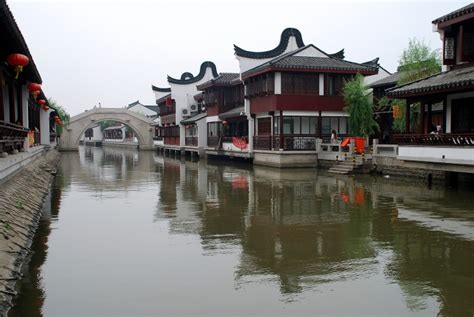 中国“最独特”的古镇，一脚踏三省，一条古街跨三省