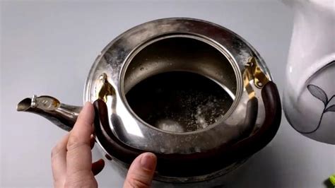 如何清除热水壶里的水垢?