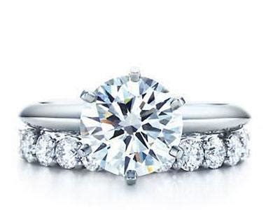 多个钻石戒指怎么佩戴好看,如何正确的佩戴钻石戒指