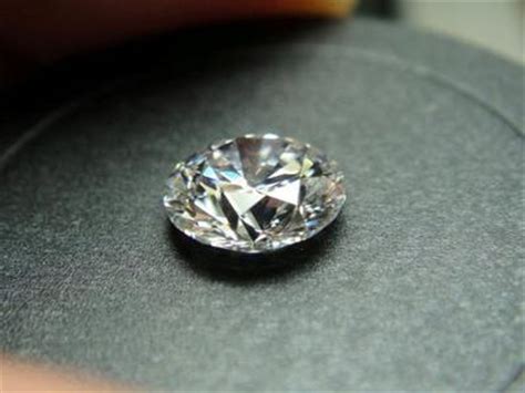 真钻跟锆石怎么区别,钻石跟锆石身价差百倍