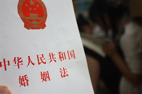 我国晚婚晚育的年龄是多少