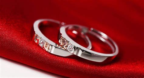 女生结婚戴哪个手,结婚戒指戴哪个手
