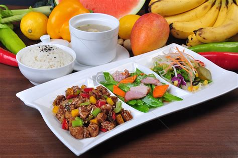 怎么做簡單可愛創(chuàng)意盒飯?(材料好找,不要排骨棗子,帶圖片和過程)