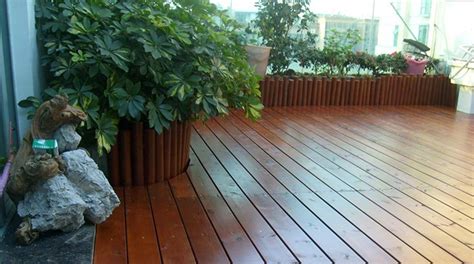 阳台地面用防腐木怎么样,现在都流行用防腐木了