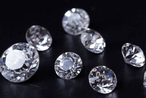 钻石底座是什么材质的好,是不是越硬的金属越好