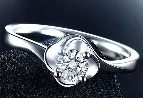 萤石的用途与功效,怎么判断钻石戒指的真假