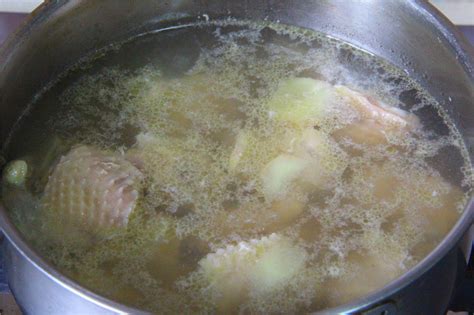 汤锅加水倒入鸡块,土豆对鸡块怎么做好吃